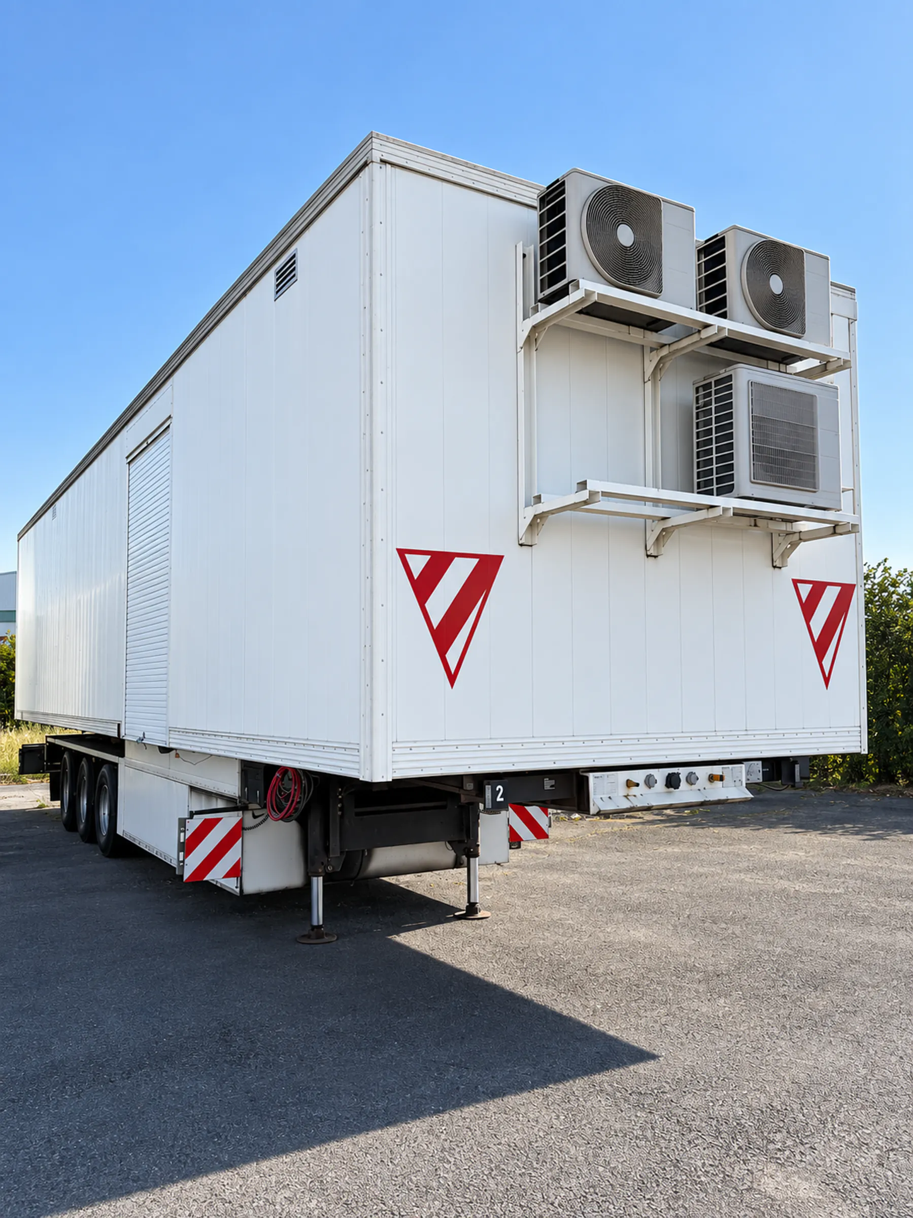 Quad outpatient trailer, long side with the expanding section and rooftop climate units